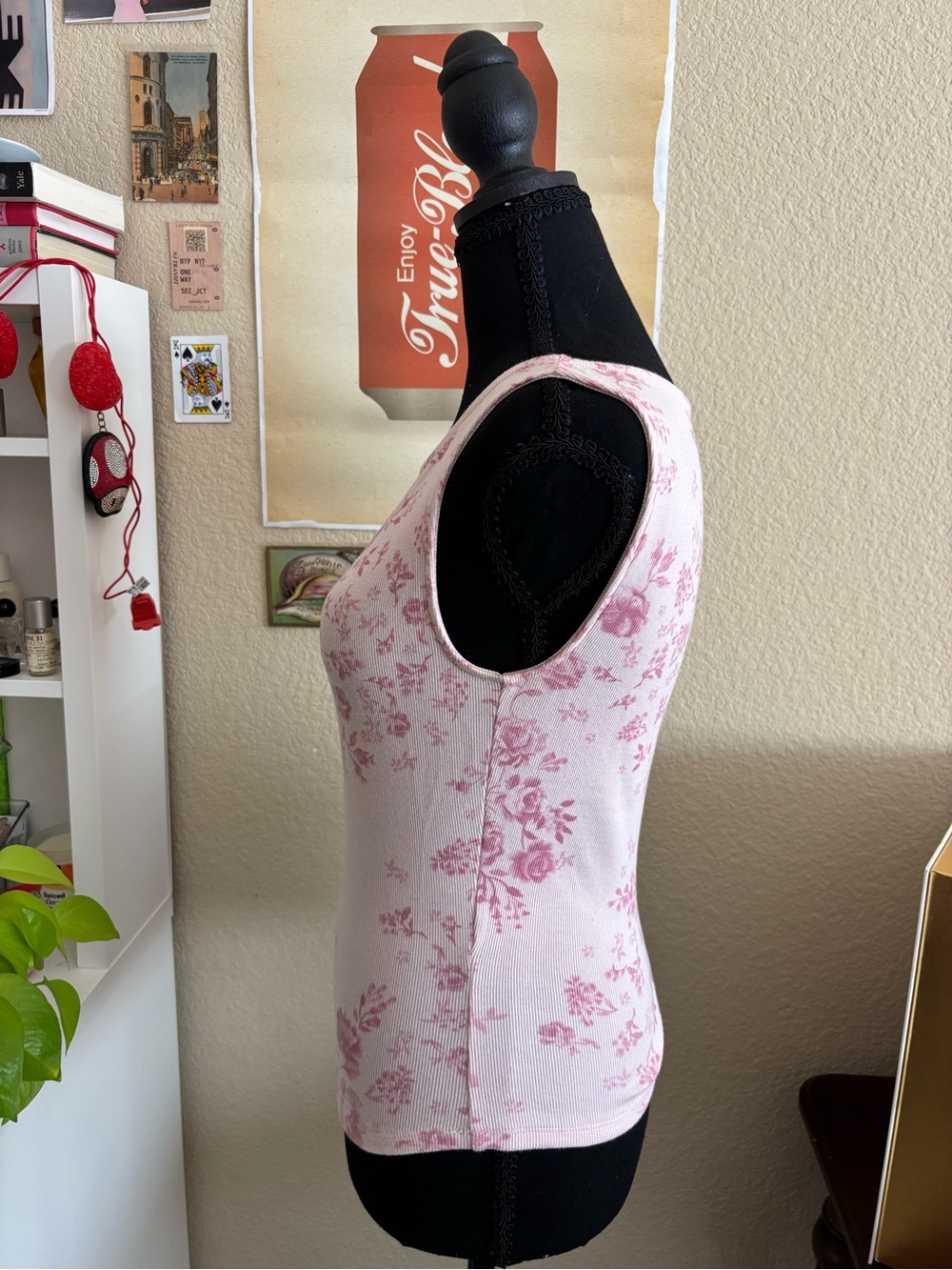 NWOT Hollister Floral Pink & White Tank Top Size Small, Boatneck - Picture 3 of 5